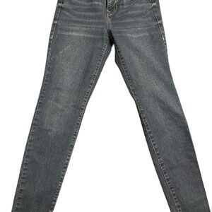 O37 True Religion Women’s Skinny Jeans in Washed Blue